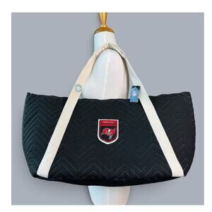 Tampa Bay Buccaneers NFL Large Travel Tote Duffle Bag Black Zippered Quilted New